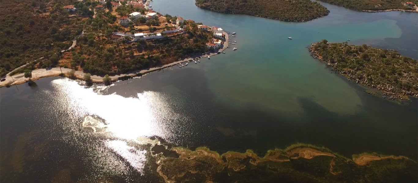 Το άγνωστο ελληνικό φιόρδ βρίσκεται σε ένα χωριό της Λακωνίας (φωτό)